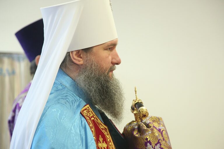 Митрополит Евгений возглавил престольный праздник в храме Архангела Гавриила в 32 военном городке