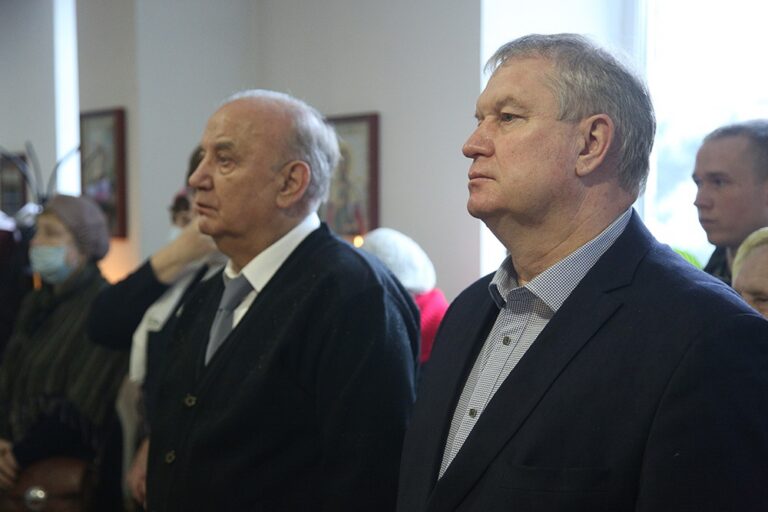 Митрополит Евгений возглавил престольный праздник в храме Архангела Гавриила в 32 военном городке