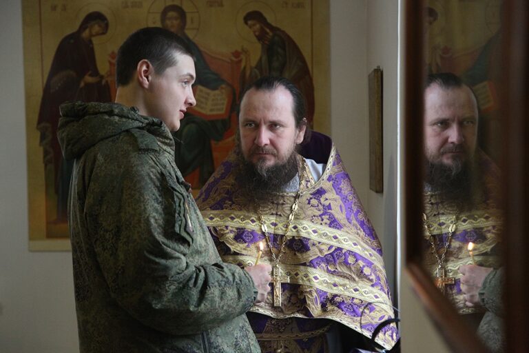 Митрополит Евгений возглавил престольный праздник в храме Архангела Гавриила в 32 военном городке