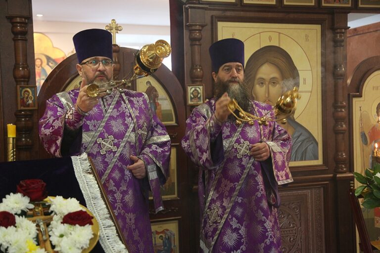 Митрополит Евгений возглавил престольный праздник в храме Архангела Гавриила в 32 военном городке