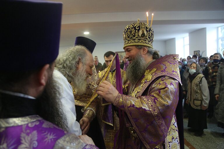 Митрополит Евгений возглавил престольный праздник в храме Архангела Гавриила в 32 военном городке