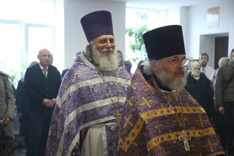 Митрополит Евгений возглавил престольный праздник в храме Архангела Гавриила в 32 военном городке