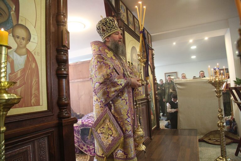 Митрополит Евгений возглавил престольный праздник в храме Архангела Гавриила в 32 военном городке