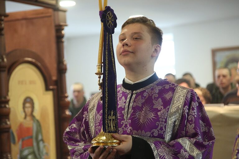 Митрополит Евгений возглавил престольный праздник в храме Архангела Гавриила в 32 военном городке