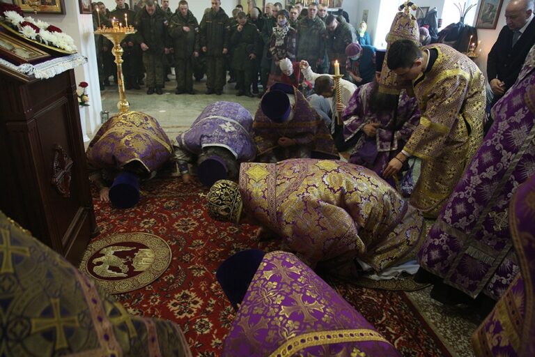 Митрополит Евгений возглавил престольный праздник в храме Архангела Гавриила в 32 военном городке