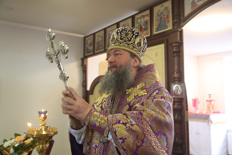 Митрополит Евгений возглавил престольный праздник в храме Архангела Гавриила в 32 военном городке