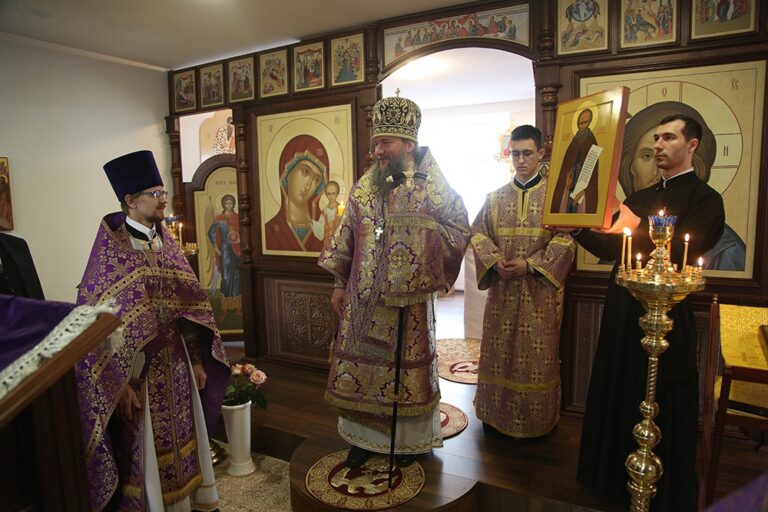 Митрополит Евгений возглавил престольный праздник в храме Архангела Гавриила в 32 военном городке