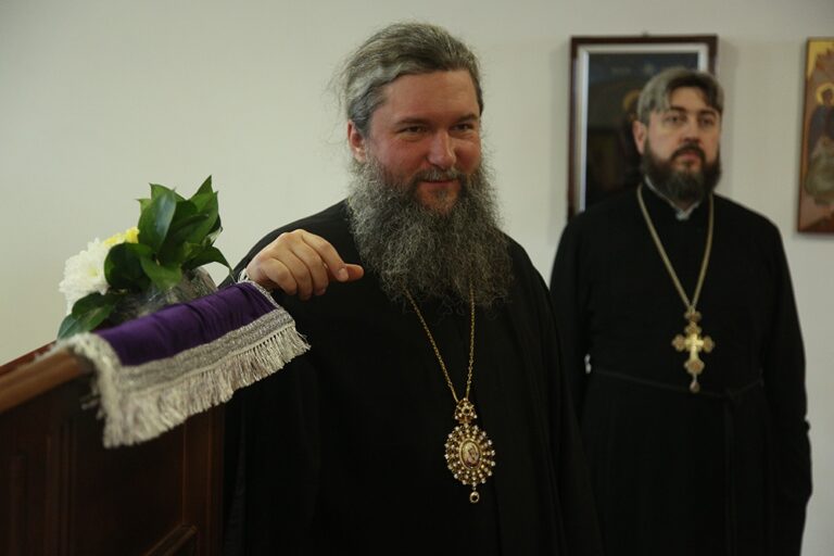 Митрополит Евгений возглавил престольный праздник в храме Архангела Гавриила в 32 военном городке