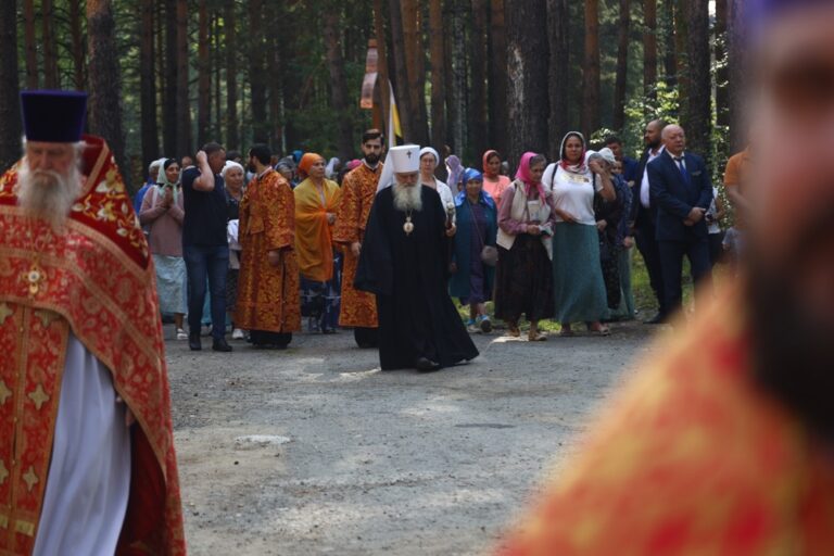 Сонм архипастырей совершил Божественную литургию в монастыре Новомучеников и исповедников Церкви Русской в Алапаевске