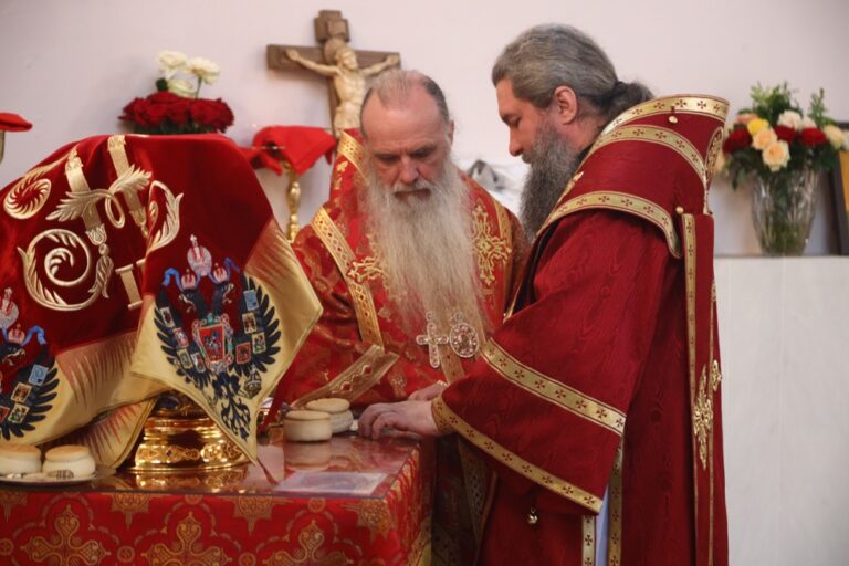 Сонм архипастырей совершил Божественную литургию в монастыре Новомучеников и исповедников Церкви Русской в Алапаевске