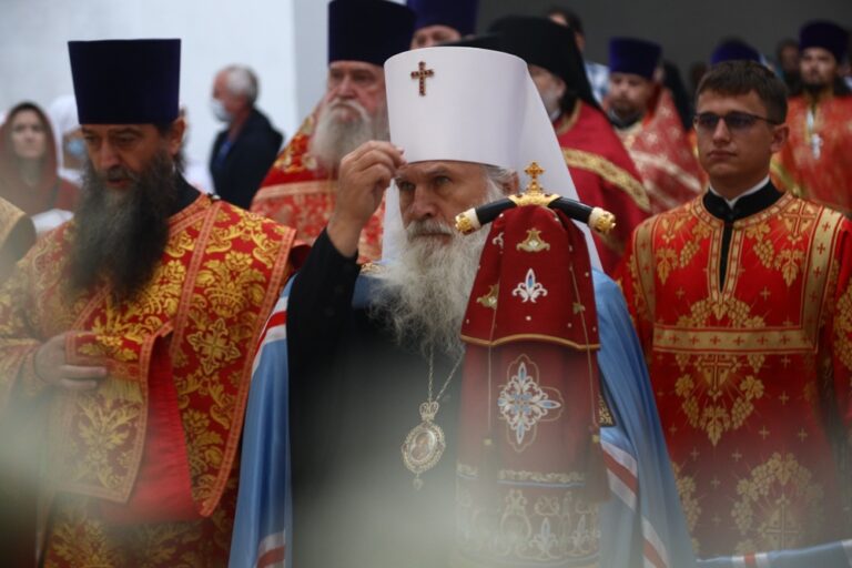 Сонм архипастырей совершил Божественную литургию в монастыре Новомучеников и исповедников Церкви Русской в Алапаевске
