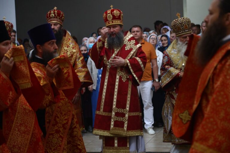 Сонм архипастырей совершил Божественную литургию в монастыре Новомучеников и исповедников Церкви Русской в Алапаевске