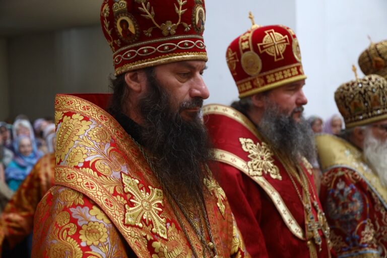 Сонм архипастырей совершил Божественную литургию в монастыре Новомучеников и исповедников Церкви Русской в Алапаевске
