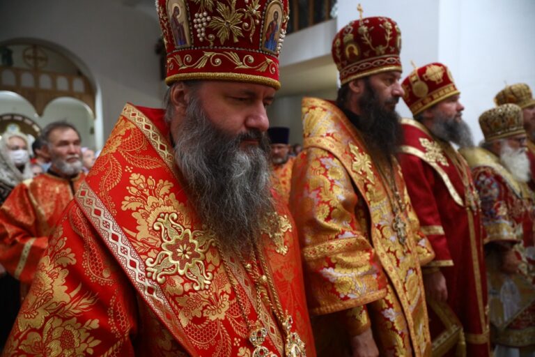 Сонм архипастырей совершил Божественную литургию в монастыре Новомучеников и исповедников Церкви Русской в Алапаевске