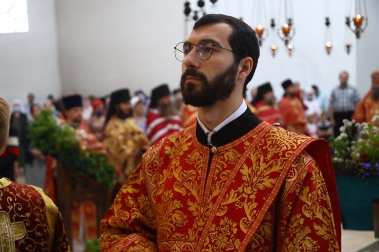 Сонм архипастырей совершил Божественную литургию в монастыре Новомучеников и исповедников Церкви Русской в Алапаевске