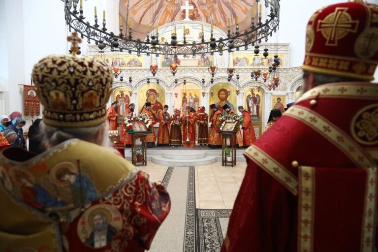 Сонм архипастырей совершил Божественную литургию в монастыре Новомучеников и исповедников Церкви Русской в Алапаевске