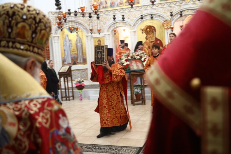 Сонм архипастырей совершил Божественную литургию в монастыре Новомучеников и исповедников Церкви Русской в Алапаевске