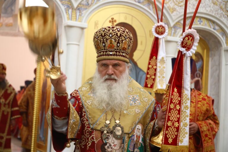 Сонм архипастырей совершил Божественную литургию в монастыре Новомучеников и исповедников Церкви Русской в Алапаевске