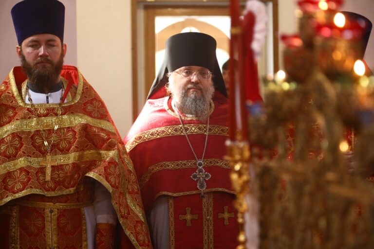 Сонм архипастырей совершил Божественную литургию в монастыре Новомучеников и исповедников Церкви Русской в Алапаевске