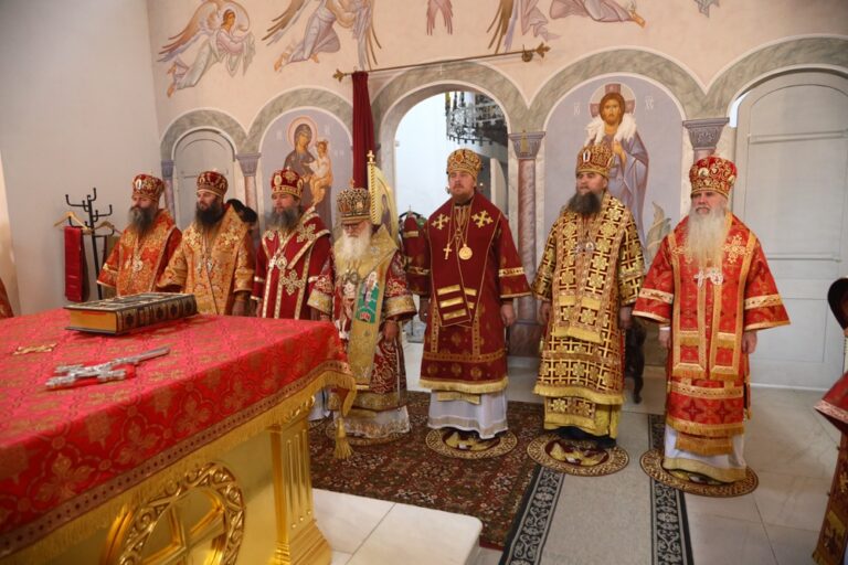 Сонм архипастырей совершил Божественную литургию в монастыре Новомучеников и исповедников Церкви Русской в Алапаевске