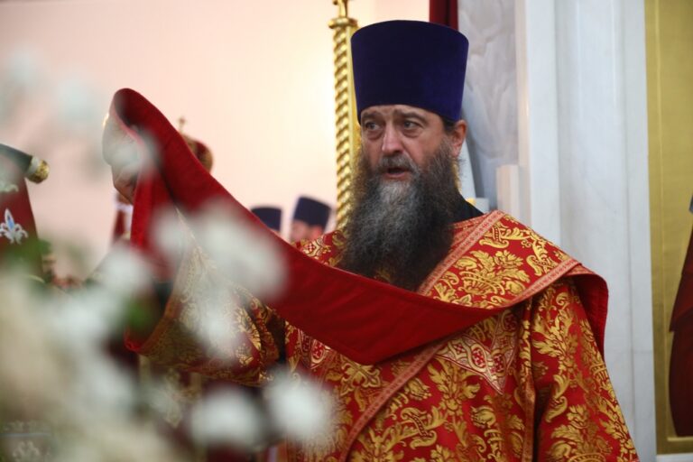 Сонм архипастырей совершил Божественную литургию в монастыре Новомучеников и исповедников Церкви Русской в Алапаевске
