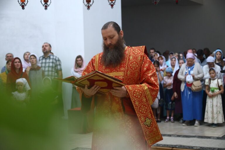 Сонм архипастырей совершил Божественную литургию в монастыре Новомучеников и исповедников Церкви Русской в Алапаевске