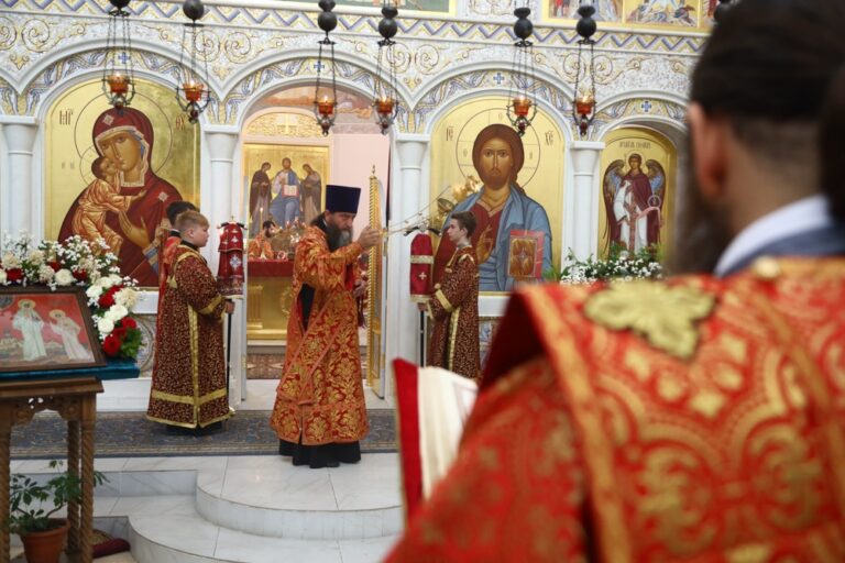 Сонм архипастырей совершил Божественную литургию в монастыре Новомучеников и исповедников Церкви Русской в Алапаевске