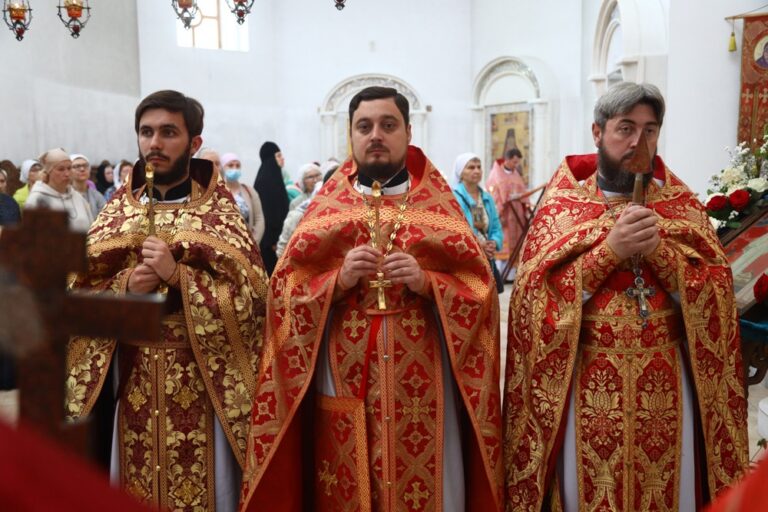 Сонм архипастырей совершил Божественную литургию в монастыре Новомучеников и исповедников Церкви Русской в Алапаевске