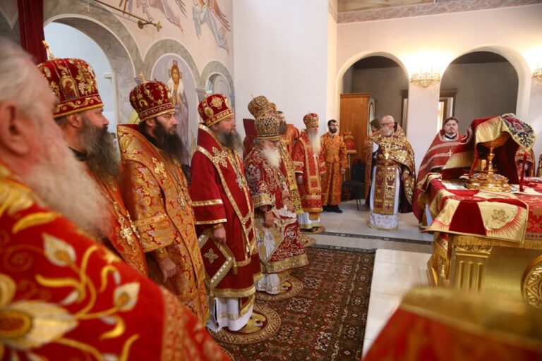 Сонм архипастырей совершил Божественную литургию в монастыре Новомучеников и исповедников Церкви Русской в Алапаевске