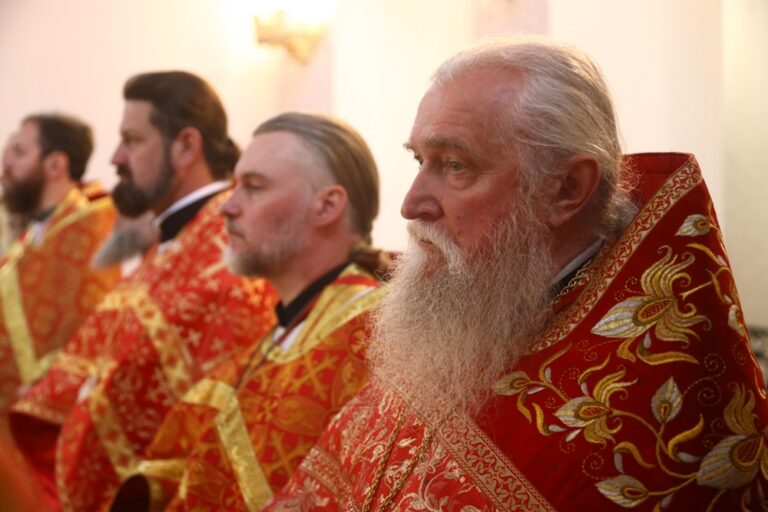 Сонм архипастырей совершил Божественную литургию в монастыре Новомучеников и исповедников Церкви Русской в Алапаевске