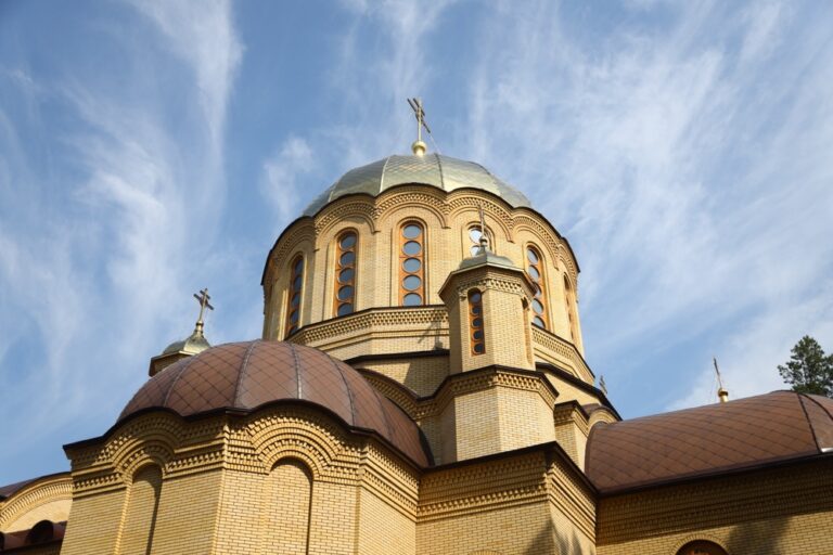 Сонм архипастырей совершил Божественную литургию в монастыре Новомучеников и исповедников Церкви Русской в Алапаевске