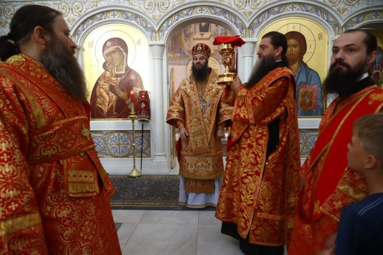 Сонм архипастырей совершил Божественную литургию в монастыре Новомучеников и исповедников Церкви Русской в Алапаевске