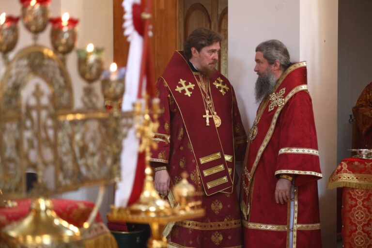 Сонм архипастырей совершил Божественную литургию в монастыре Новомучеников и исповедников Церкви Русской в Алапаевске