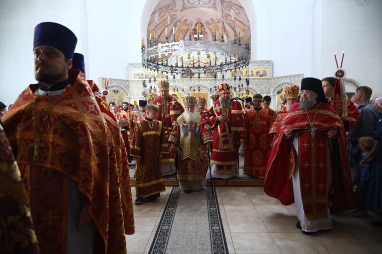 Сонм архипастырей совершил Божественную литургию в монастыре Новомучеников и исповедников Церкви Русской в Алапаевске