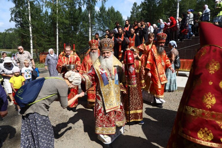 Сонм архипастырей совершил Божественную литургию в монастыре Новомучеников и исповедников Церкви Русской в Алапаевске