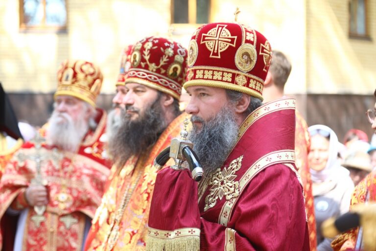 Сонм архипастырей совершил Божественную литургию в монастыре Новомучеников и исповедников Церкви Русской в Алапаевске
