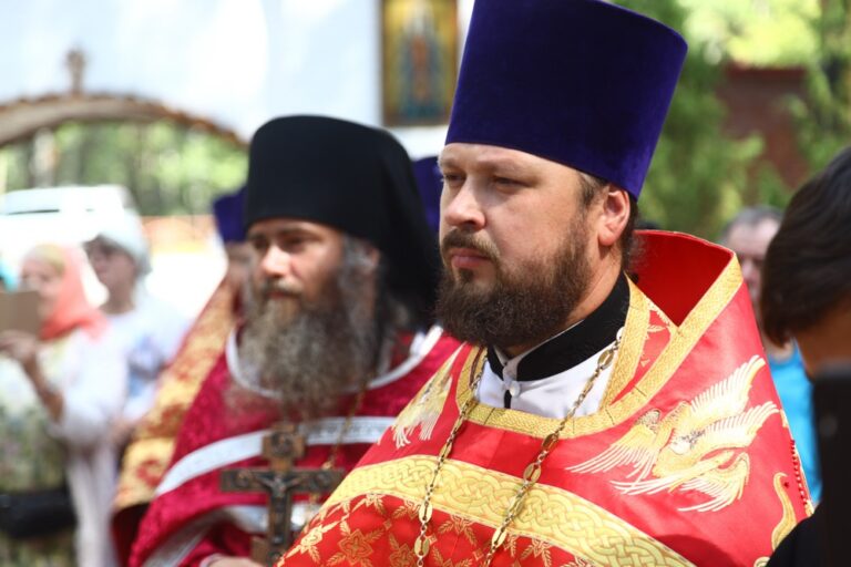 Сонм архипастырей совершил Божественную литургию в монастыре Новомучеников и исповедников Церкви Русской в Алапаевске