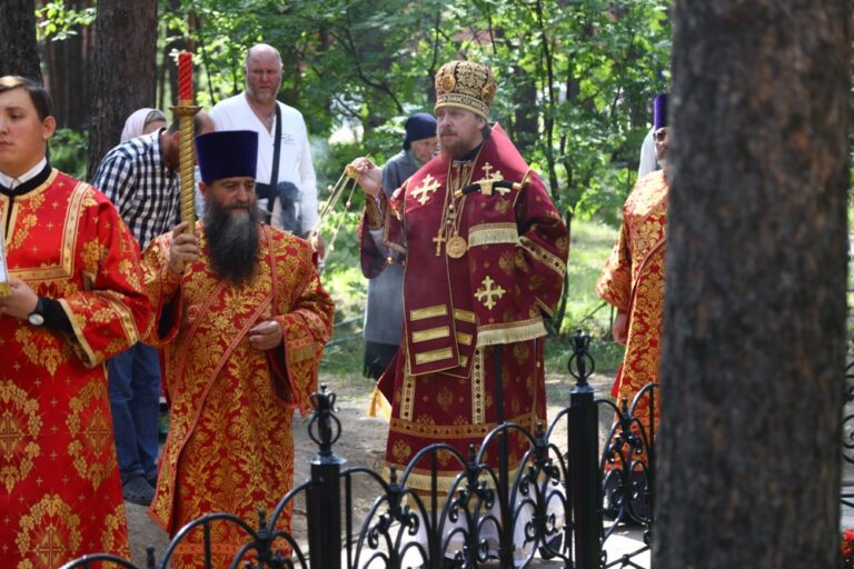 Сонм архипастырей совершил Божественную литургию в монастыре Новомучеников и исповедников Церкви Русской в Алапаевске