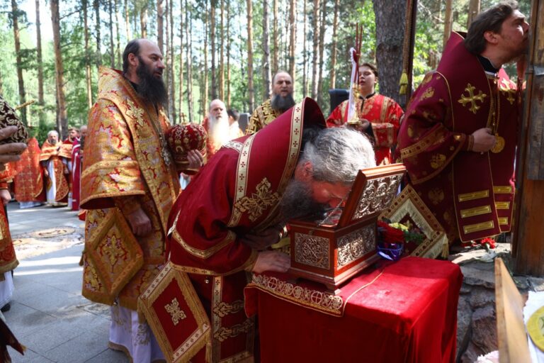 Сонм архипастырей совершил Божественную литургию в монастыре Новомучеников и исповедников Церкви Русской в Алапаевске