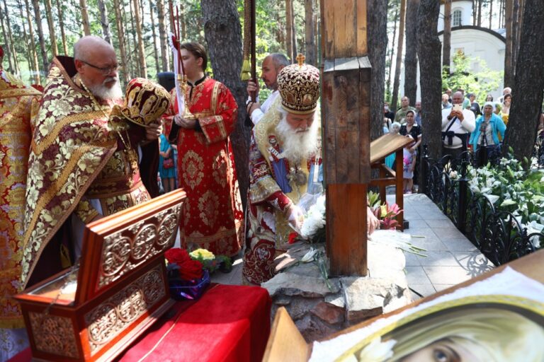 Сонм архипастырей совершил Божественную литургию в монастыре Новомучеников и исповедников Церкви Русской в Алапаевске