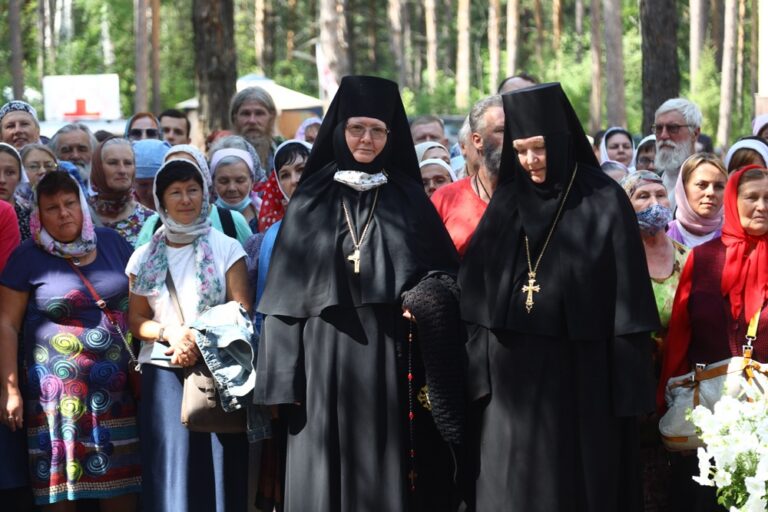 Сонм архипастырей совершил Божественную литургию в монастыре Новомучеников и исповедников Церкви Русской в Алапаевске