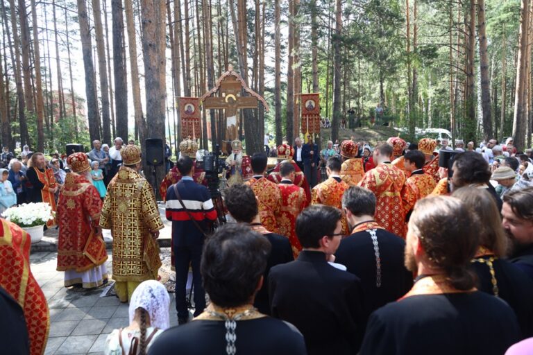 Сонм архипастырей совершил Божественную литургию в монастыре Новомучеников и исповедников Церкви Русской в Алапаевске