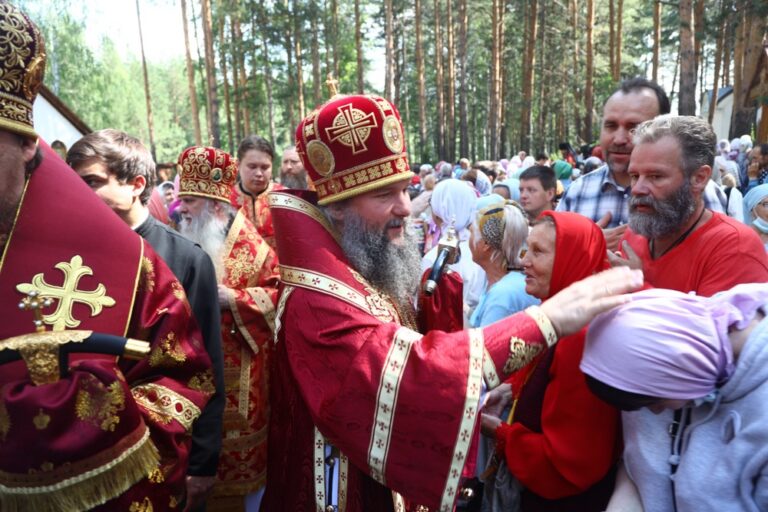 Сонм архипастырей совершил Божественную литургию в монастыре Новомучеников и исповедников Церкви Русской в Алапаевске