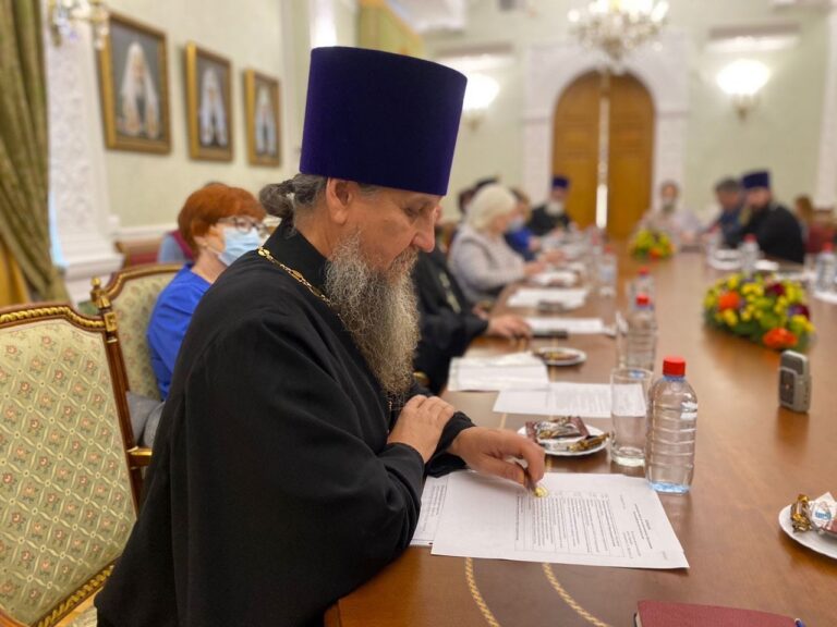 Глава Екатеринбургской митрополии провёл заседание совета по теологическому образованию