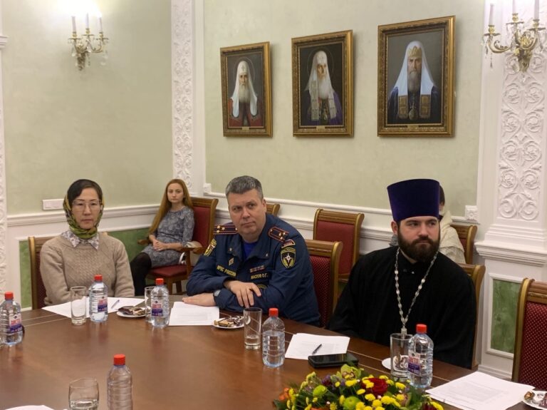 Глава Екатеринбургской митрополии провёл заседание совета по теологическому образованию