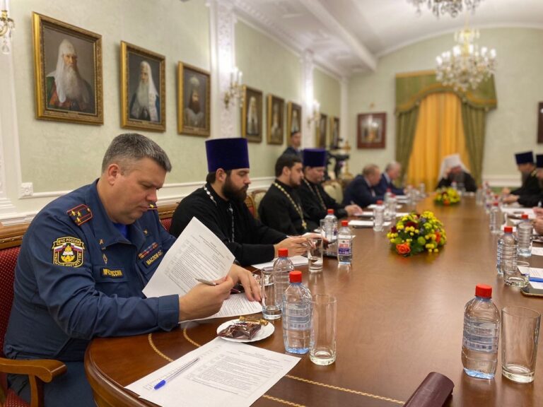 Глава Екатеринбургской митрополии провёл заседание совета по теологическому образованию