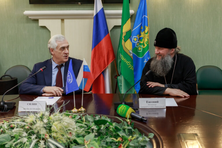 Подписание Соглашения о сотрудничестве между УрГЭУ и Екатеринбургской епархией
