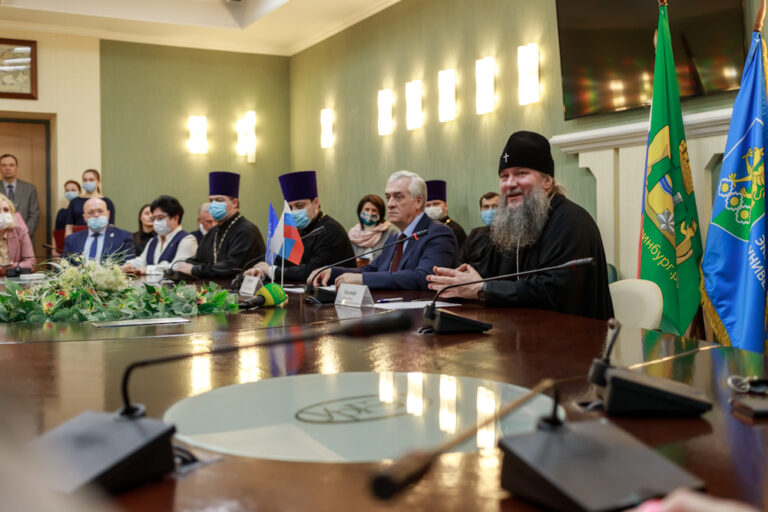 Подписание Соглашения о сотрудничестве между УрГЭУ и Екатеринбургской епархией