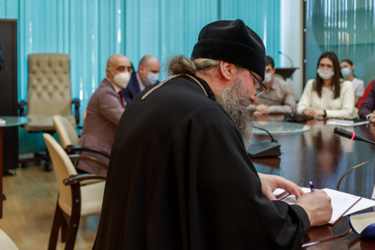 Подписание Соглашения о сотрудничестве между УрГЭУ и Екатеринбургской епархией
