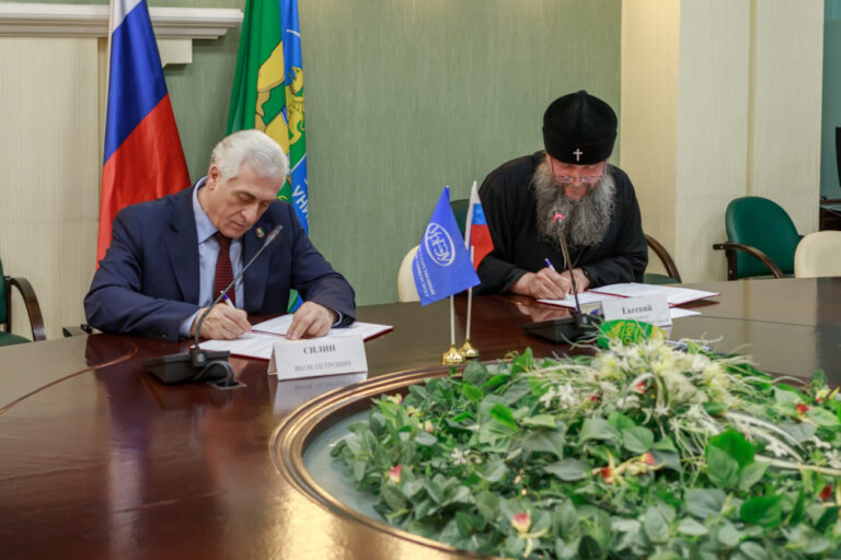 Подписание Соглашения о сотрудничестве между УрГЭУ и Екатеринбургской епархией